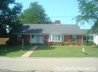 527 E 8th St, Lyndon, KS 66451