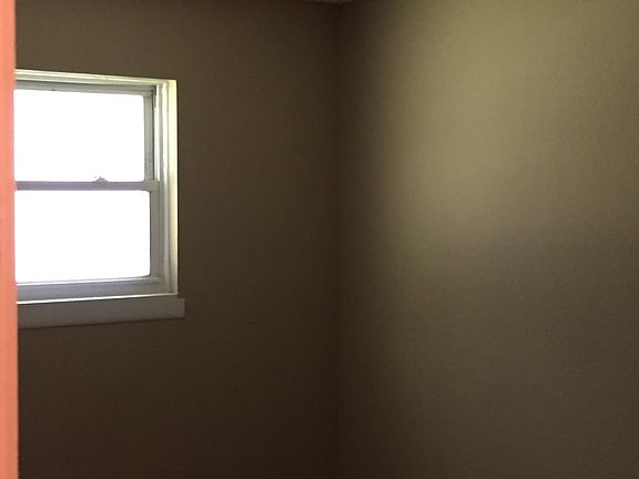 5th image of 3937 N Grand Ave