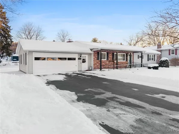 2806 Marshall St, Weedsport, NY 13166