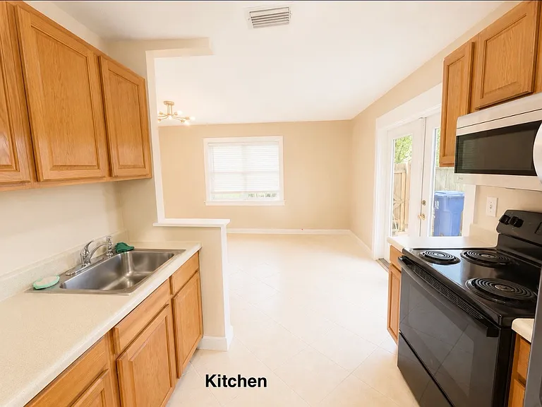 4481 Crestwood Dr N — Photo 6