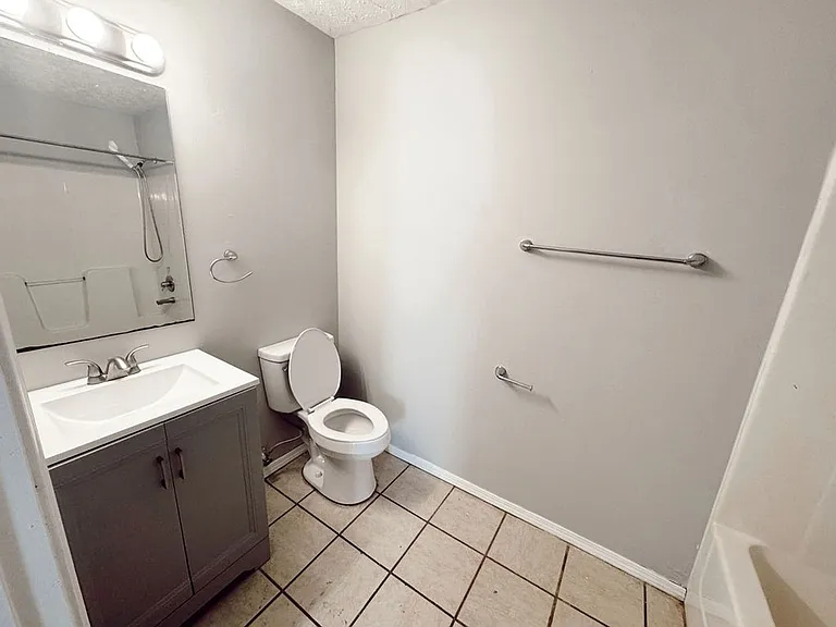 Valley View Apartments — Photo 81