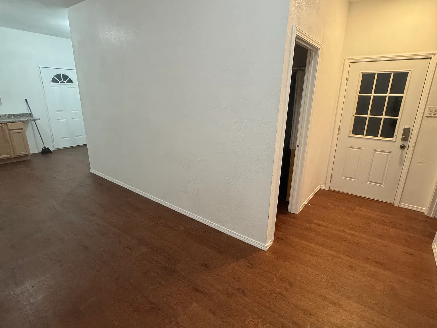 1 bed, 1000 sqft, $1,100 — Photo 4