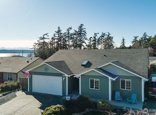 1090 Landing Cir, Oak Harbor, WA 98277