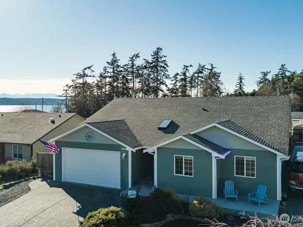 1090 Landing Circle, Oak Harbor, WA 98277