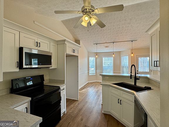 3rd image of 920 Roxeywood Dr