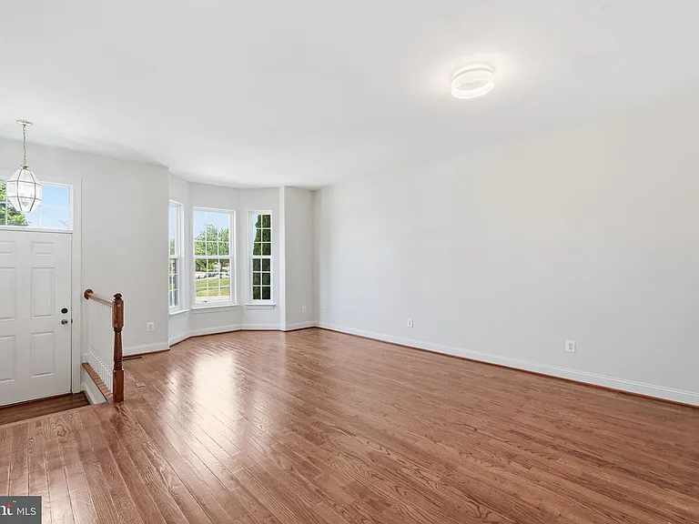 8727 Chorley Way — Photo 3