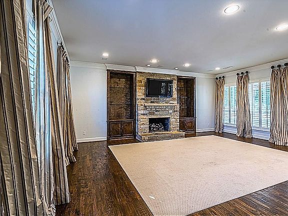 3rd image of 3077 N Goliad St