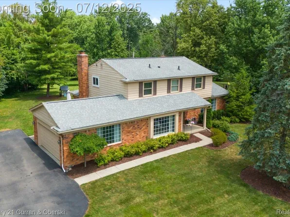 38242 Southfarm Ln, Northville, MI 48167