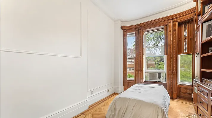 Rented by APT212 INC | media 8