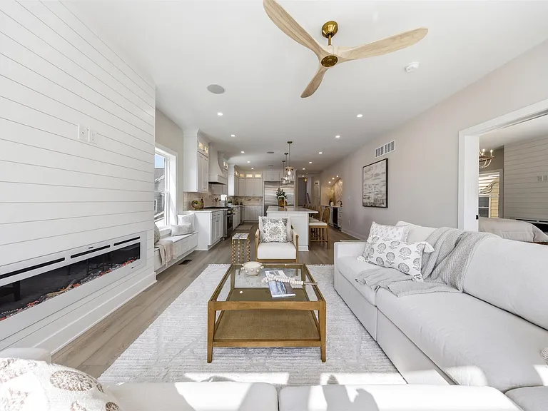 105 S Stratford Ave #MONTHLY LEASE JULY — Photo 21