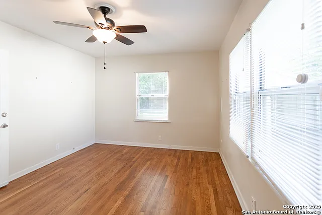 349 Irvington Dr — Photo 8