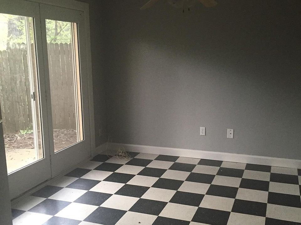 2nd image of 410 Apple Dr