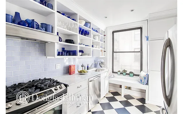 Sold by Douglas Elliman | media 35