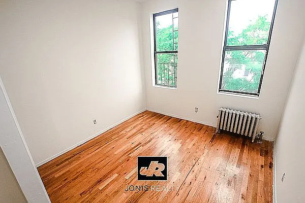 Rented by Jonis Realty | media 2