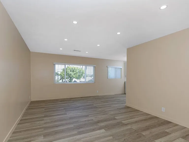 5453 Kester Ave — Photo 3
