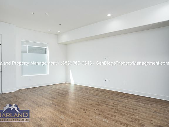 2nd image of 5702 La Jolla Blvd #208-1