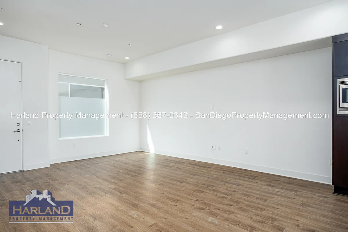 Building Photo - 5702 La Jolla Blvd #208-1
