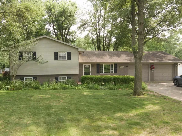 8255 Heather Dr, Newburgh, IN 47630