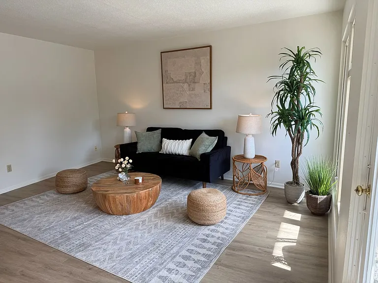 Crescent Apartments — Photo 30