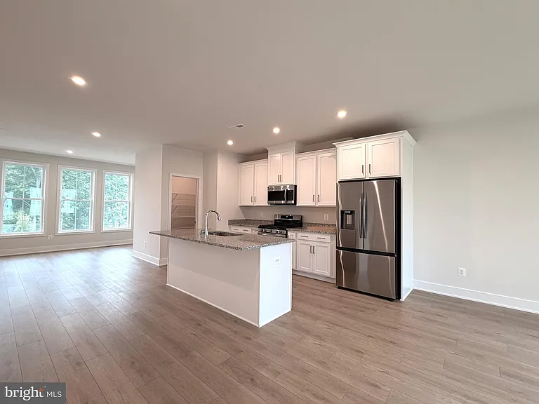 135 Heyford Dr — Photo 22