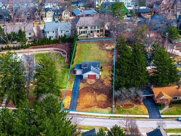 650 Thornwood Dr, Naperville, IL 60540