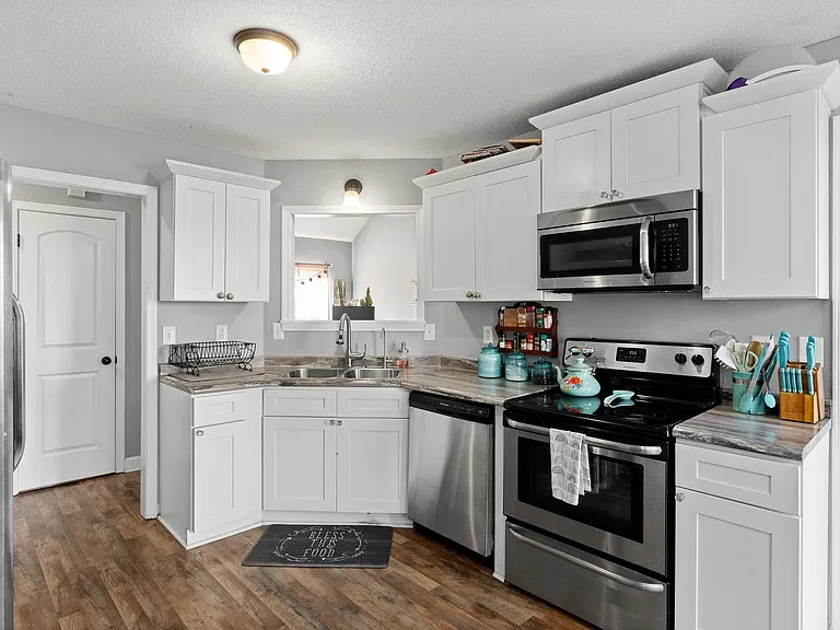 1898 Roscoe Dr — Photo 11