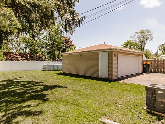 3rd image of 3903 Liberty Blvd