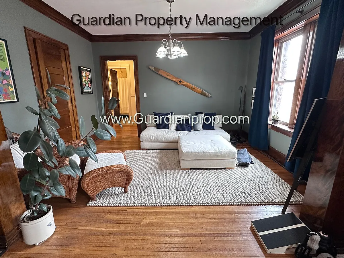 Building Photo - 2882 Humboldt Ave S #103