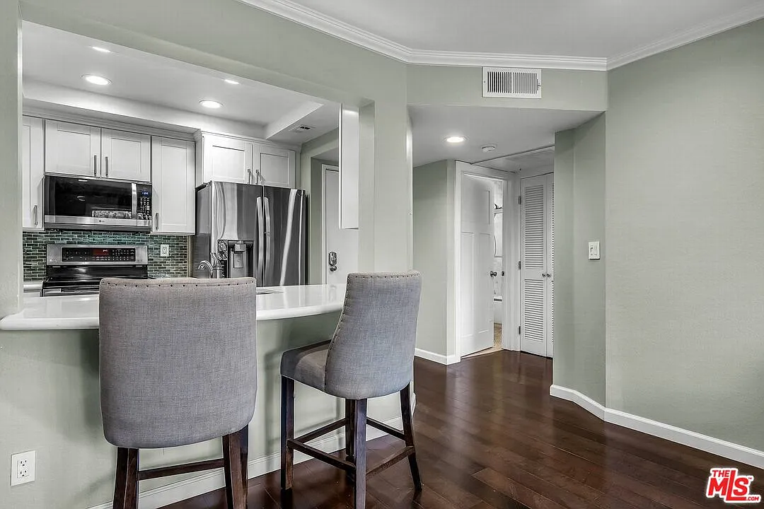 501 Palisades Dr — Photo 2