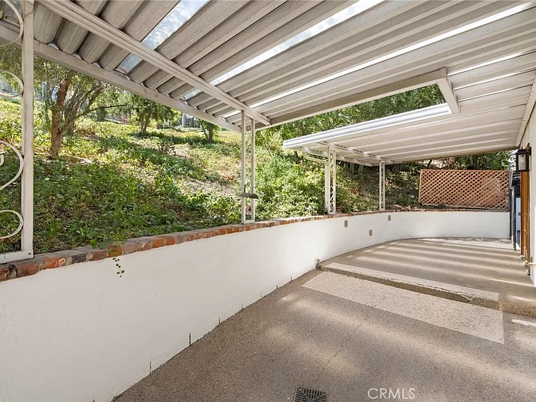22204 Avenue San Luis — Photo 17