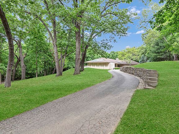 4th image of 4 Far Hills Rd