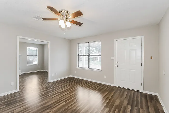 3 bed, 2.0 bath, 1480 sqft, $1,545 — Photo 3