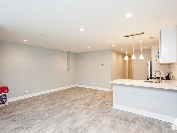 5th image of 2437 N Ashland Ave #1012
