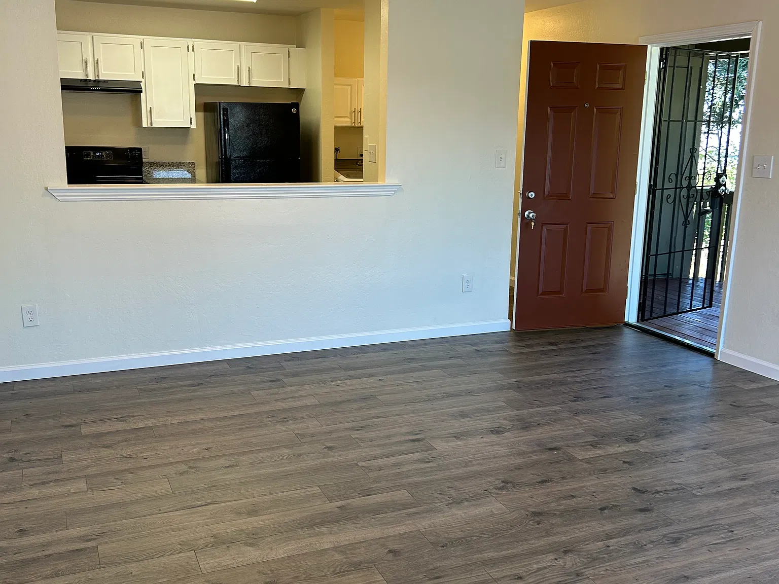 560 Winchester St — Photo 1