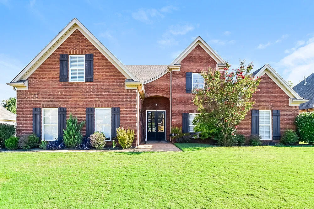 3 bed, 2.0 bath, 2242 sqft, $3,170 — Photo 1