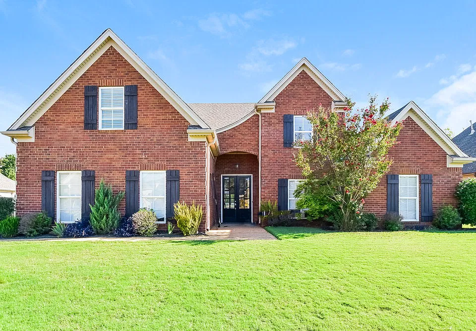 2912 Poplar Woods Dr