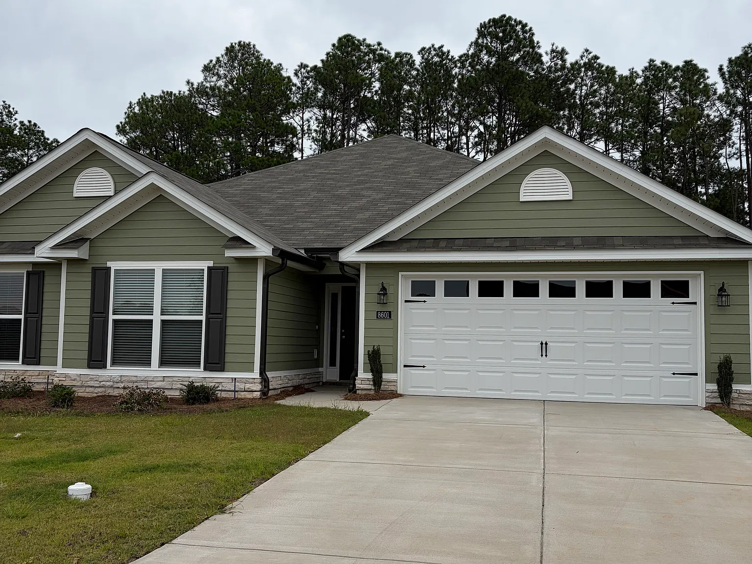 4 bed, 2.5 bath, 2200 sqft, $2,400 — Photo 1