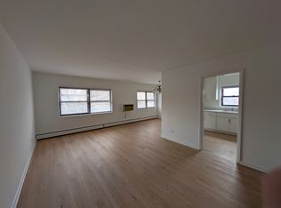 2211 W Touhy Ave APT C1, Chicago, IL 60645