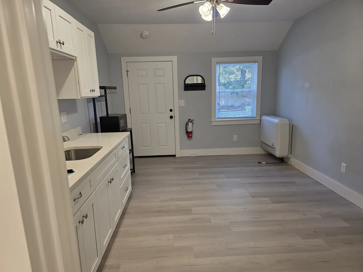 Studio, 300 sqft, $1,750 — Photo 4