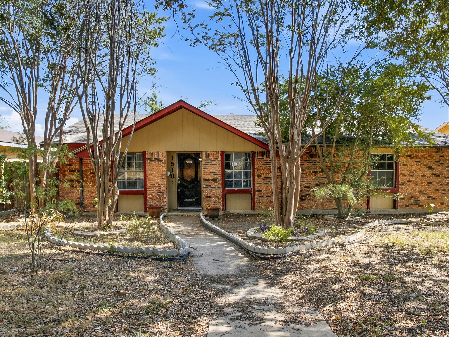 4 bed, 1800 sqft, $2,300 — Photo 2