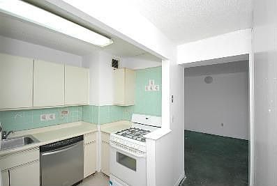 4th image of 220 Manhattan Ave APT 5T