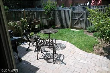 10266 Friendship Ct — Photo 3