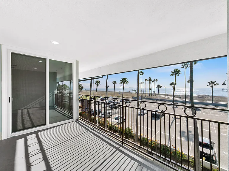 Surf Terrace — Photo 24