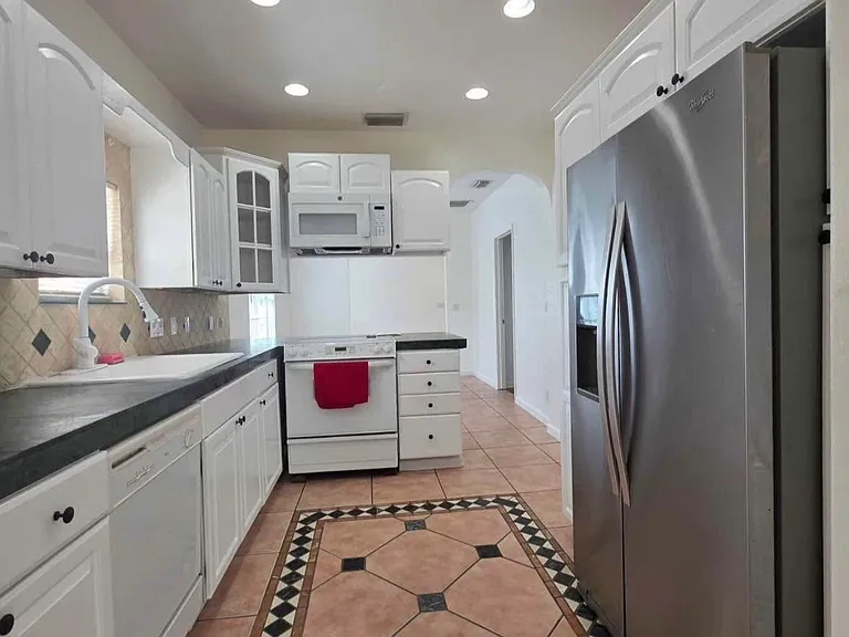 808 W Lakewood Rd — Photo 15