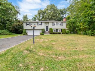 38 E Ridge Dr, Middlebury, CT 06762