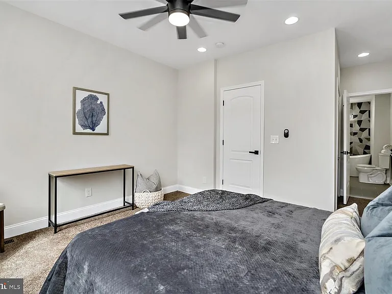 1013 S Baylis St — Photo 24