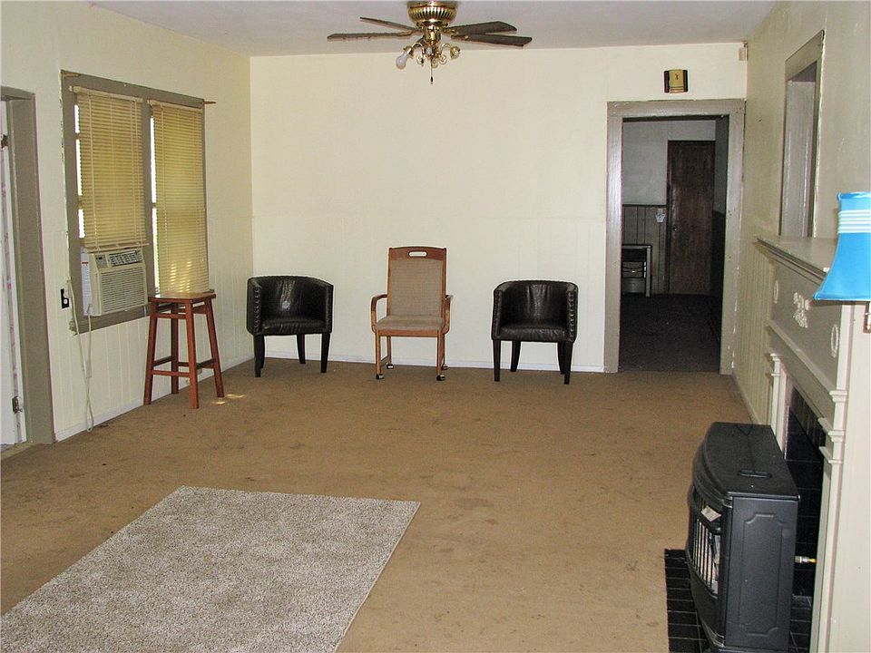 2nd image of 313 N Main