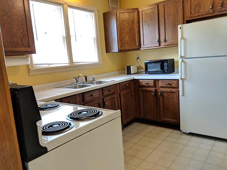 242 Edgewood Ln — Photo 8