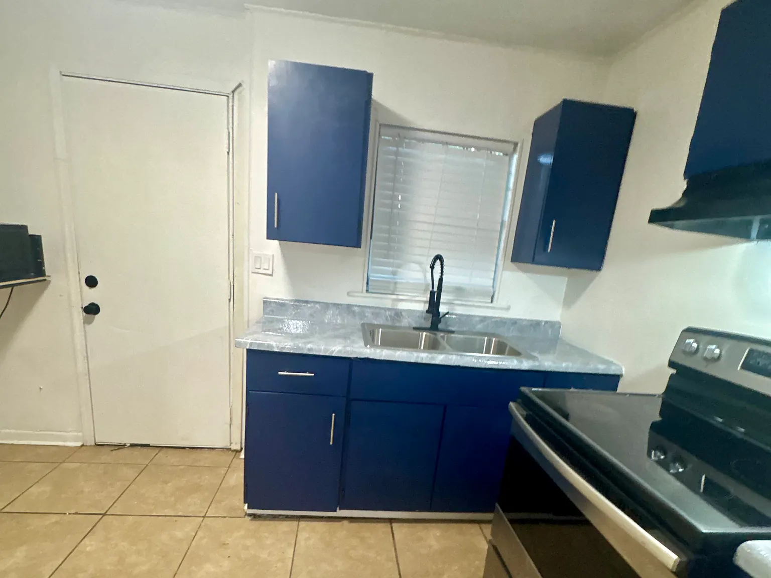 2 bed, 850 sqft, $1,300 — Photo 3