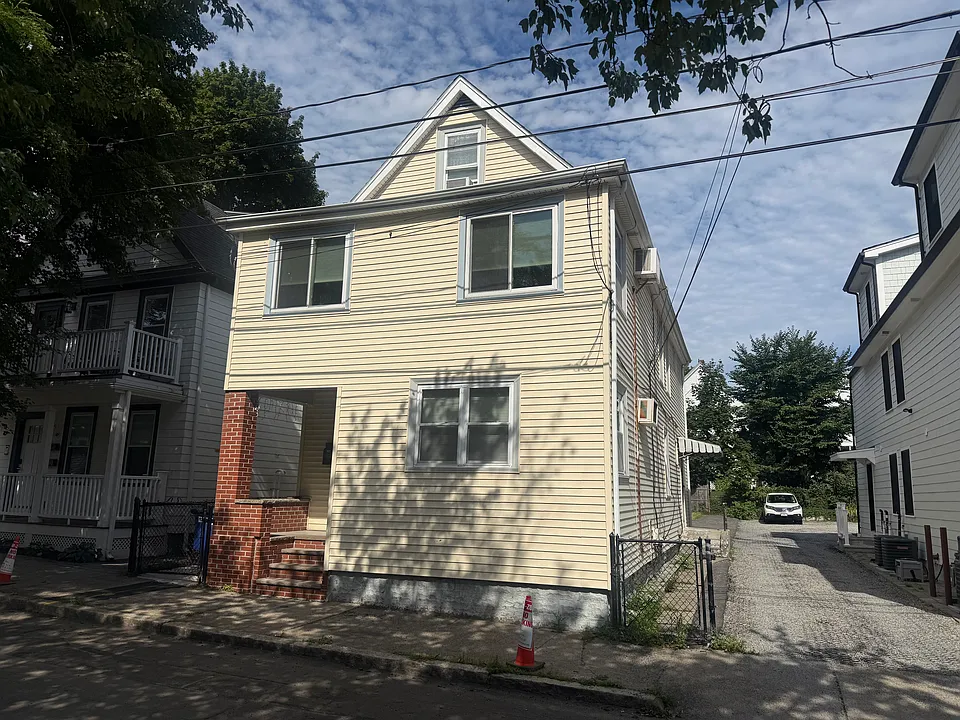 72 Moreland St #2